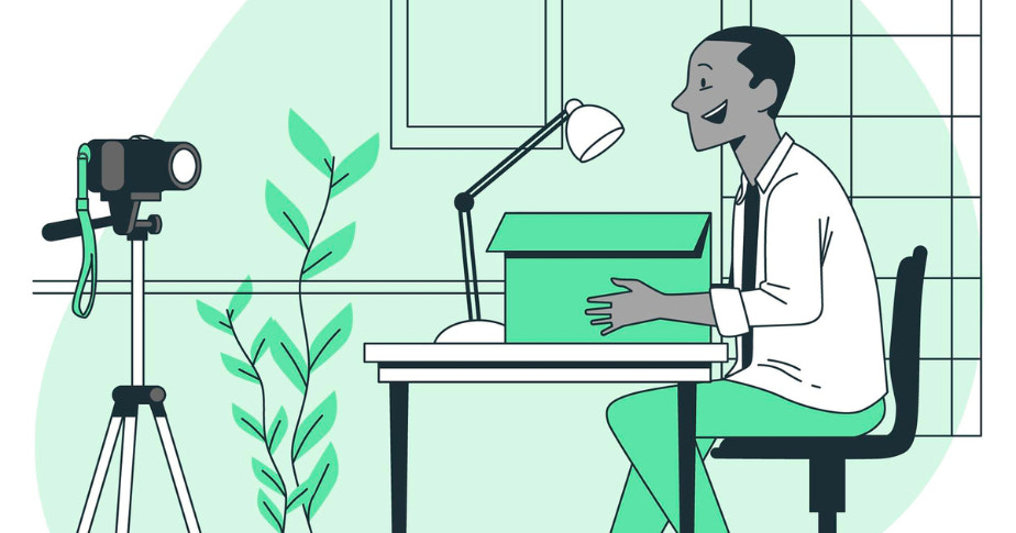 Como ganhar dinheiro no YouTube com o marketing de afiliados? Uma ilustração em tons de branco, verde e preto. Um jovem está sentando em uma mesa, gravando um vídeo de si mesmo abrindo uma caixa.